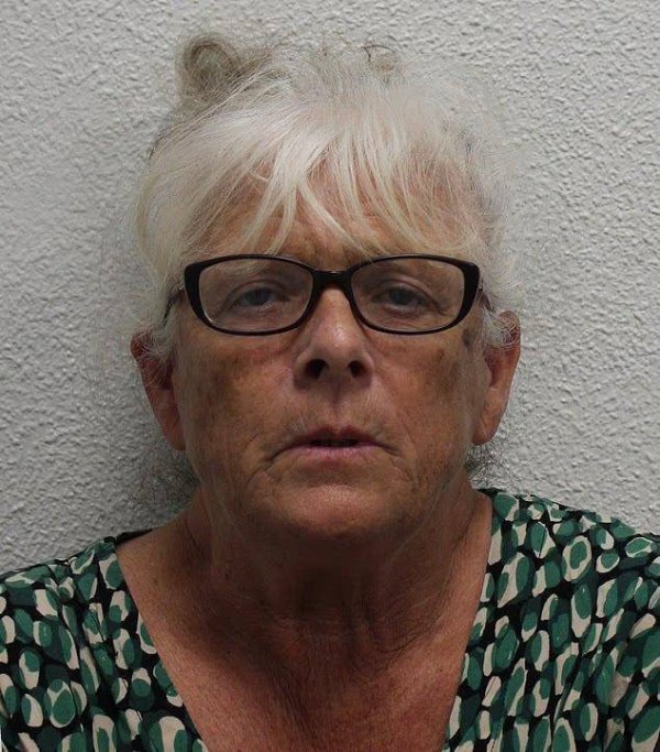 新宝配资 “黑帮老太”经营8亿英镑毒品帝国，还给猫买奢侈品，获刑20年