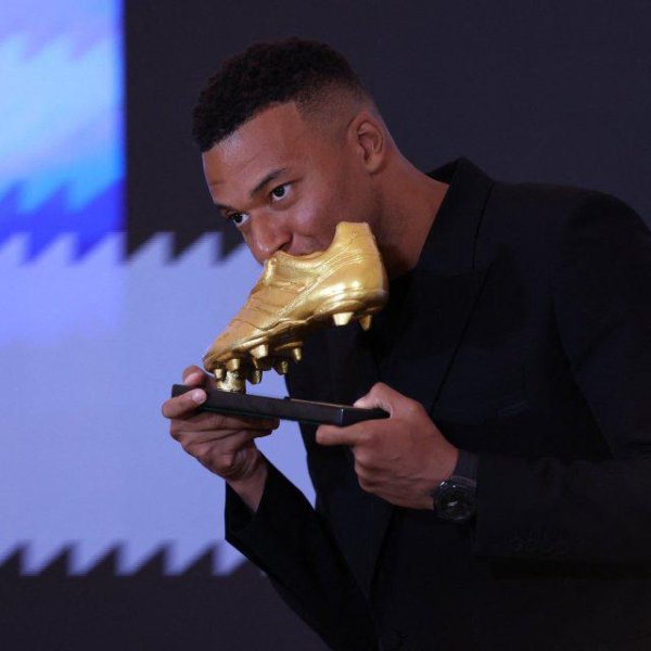 钱掌柜配资 姆巴佩受领2024-25赛季欧洲金靴